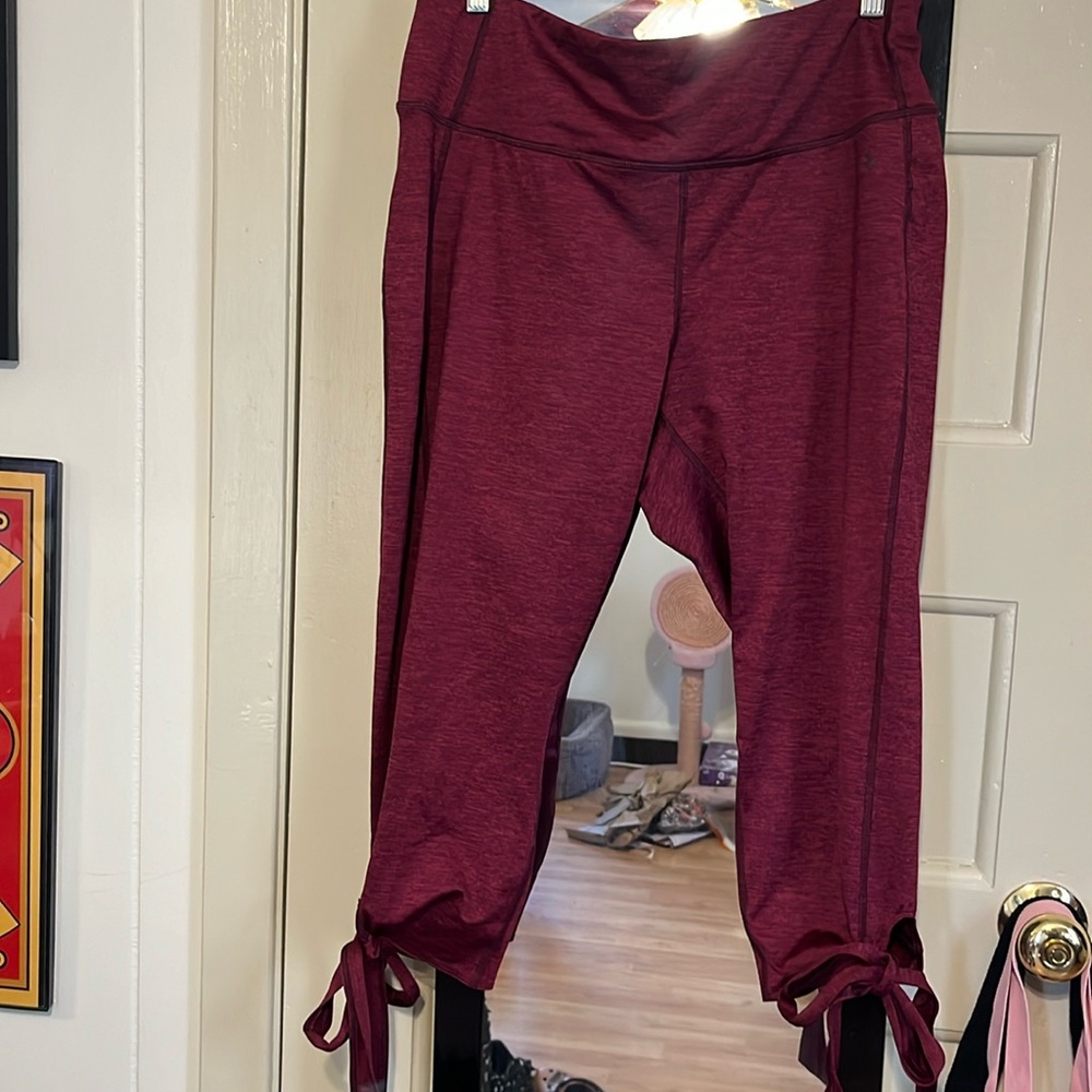 Size 2X Maroon capri workout pants Torrid Active
